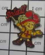 2120 Pin's Pins / Beau Et Rare : MARQUES / LEGUMES SOLAIL PETIT MOUSQUETAIRE EPEE CROIX - Markennamen