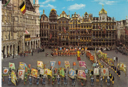 FOLKLORE  L OMMEGANG  GRAND PLACE A BRUXELLES - People