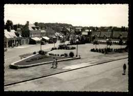 18 - MEHUN-SUR-YEVRE - LE CENTRE - PHOTOGRAPHIE HENRI JACQUET - Mehun-sur-Yèvre