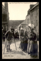 29 - PONT-CROIX - VIEIL HOMME ET PAYSANNES A L'ENTREE DE LA RUE CHER - Pont-Croix