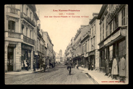 65 - TARBES - RUE DES GRANDS FOSSES ET CLOCHER ST-JEAN - MAGASIN PRESSE J.M. SOUBIE - Tarbes