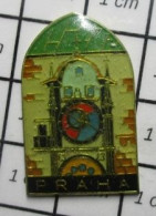 2120  Pin's Pins / Beau Et Rare / VILLES / PRAHA PRAGUE MONUMENT EGLISE ? HORLOGE ? - Alimentation