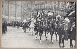 CPA SPECTACLE AMERIQUE USA BUFFALO BILL ' S WILD WEST - GROS PLAN INDIENS Défilé PARIS Libellé Verso - Zirkus