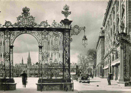 54 - Nancy - La Place Stanislas - Animée - Automobiles - Carte Dentelée - CPSM Grand Format - Voir Scans Recto-Verso - Nancy