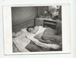 Woman Inn The Bed   H368-33 - Anonymous Persons
