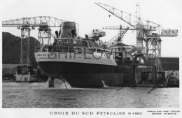 Pétrolier Français CROIX DU SUD (lancement à La Ciotat) - Carte Photo éditions Marius Bar - Bateau/ship/schiff - Petroliere