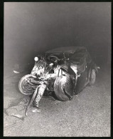 Fotografie Unfallwagen, Totalschaden An Einem Englischen Fahrzeug, Kennzeichen JBP 357, Auto  - Coches