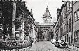 BESANÇON - Le Square Castan - La Porte Noire Et L'Eglise Saint-Jean - Besancon