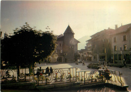 MEGEVE La Place De L Eglise Et Son Vieux Donjon 11(scan Recto-verso) MD2579 - Megève