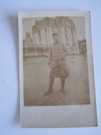 MILITARIA. MILITAIRE A LA PAUSE. CAPORAL OU BRIGADIER.  CARTE-PHOTO.  100_3415 - Personen