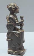 -JOLIE STATUETTE BOIS Foncé ORIGINE AFRICAINE PAYS A DEFINIR FEMME AFRICAINE     E - Afrikanische Kunst