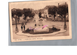 CPA - VITTEL 88 - La Place De L'Hôtel De Ville Monument  Animé 1937 - Vittel