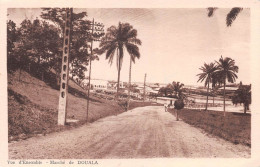CAMEROUN  Douala  Route Du Marché     (Scan R/V) N°   5   \QQ1110Ter - Kamerun