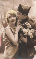 FANTAISIE - Homme - Soldat Embrassant La Joue De Sa Femme - Carte Postale Ancienne - Männer