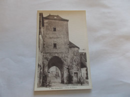 ROCAMADOUR ( 46 Lot ) PORTE DU SALMON POULE SUR LA ROUTE - Rocamadour