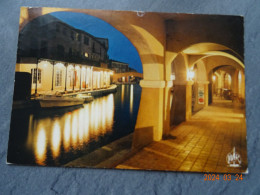 LE LONG DES CANAUX LA NUIT - Port Grimaud