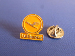 Pin's Logo Lufthansa - Avion Grue Oiseau Logo - Compagnie Aérienne Airlines Allemagne (BB22) - Avions