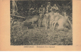CONGO AD#MK015 CONGO BELGE VAINQUEURS D UN ELEPHANT CHASSE CHASSEURS - Belgisch-Congo