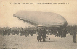 AVIATIONS AG#MK104 LUNEVILLE UN MOMENT CRITIQUE LE ZEPPELIN DELESTE A L ARRIERE PIQUE DU NEZ 4 AVRIL 1913 - Zeppeline