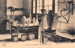 Manufacture De SEVRES (Hauts-de-Seine) - Atelier D'Insufflation - Sevres