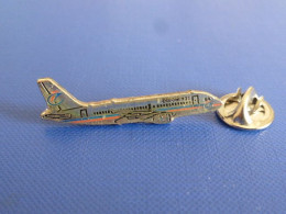 Pin's Eurowings - Avion Airbus A319 - Compagnie Aérienne Airlines Allemagne (BB26) - Avions
