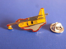 Pin's Canadair Bombardier D'eau - Sapeurs Pompiers 05 - Armée Militaire (Q2) - Avions