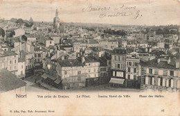 Niort * Vue Prise Du Donjon , Le Pilori , Ancien Hôtel De Ville Et Place Des Halles - Niort