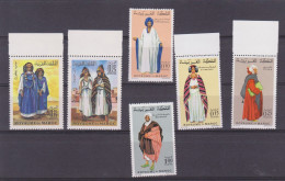 MAROC, Costume N°582 + 583 +590 à 593, Neuf** ,cote  11.8€ ( Maroc/026) - Morocco (1956-...)