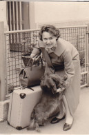 Altes Foto Vintage. Dame Mit Hund...(  B9  ) - Personnes Anonymes