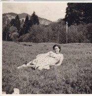 Altes Foto Vintage. Dame Auf Sommer Wiese...(  B9  ) - Anonieme Personen