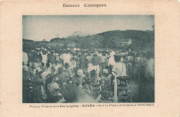 NOUVELLE CALÉDONIE - Ouvéa - Place D'armes à Nouméa - Pilous-Pilous Des îles Loyalty - Carte Postale Ancienne - Nueva Caledonia