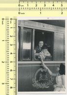Train Station Women And Kid Beograd Serbia - Vintage Photo Original - Treinen