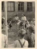 Photo Ancienne -  HALLUIN  (59)    Cour D' école, Patronage ?  Belle Animation ... - Plaatsen