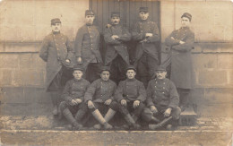 24-4069 : CARTE-PHOTO MILITAIRE. BRIVE. GROUPE DE SOLDATS - Brive La Gaillarde