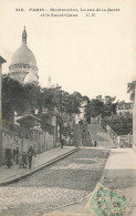 Paris * 18ème * Montmartre , La Rue De La Barre Et Le Sacré Coeur - Paris (18)