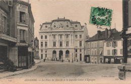 FRANCE - Auxerre - Vue Sur  La Place Du Marché Et La Nouvelle Caisse D'Epargne - Animé - Carte Postale Ancienne - Auxerre