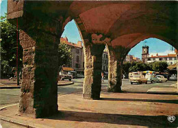 Automobiles - Issoire - Les Vieilles Arcades Place De La République - CPM - Voir Scans Recto-Verso - Passenger Cars