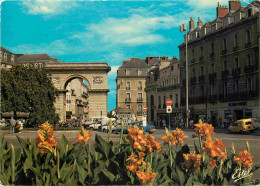 21 - Dijon - Place Darcy - Porte Guillaume - Automobiles - Fleurs - CPM - Voir Scans Recto-Verso - Dijon