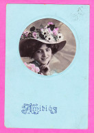 Fant-381P45 Amitiès, En Médaillon Photo D'une Jeune Femme Avec Un Chapeau Fleuri, Cpa  - Femmes