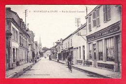 F-51-Mourmelon Le Grand-06P132 Rue Du Général Gouraud, Commerce, Animation, Cpa  - Mourmelon Le Grand