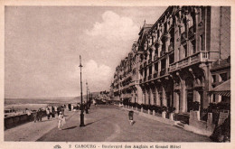 Cabourg - Boulevard Des Anglais Et Grand Hôtel - Cabourg