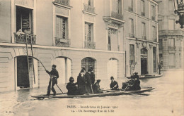 Paris * 7ème * La Rue De Lille * Un Sauvetage * Inondations Janvier 1910 * Crue De La Seine - Distretto: 07