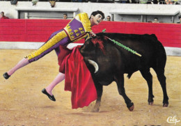 CPSM - CORRIDA DE TOROS - VOLAPIE - Torero Jaime Ostos - Bull