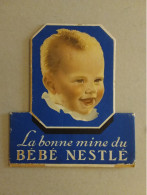 LA BONNE MINE DU  BEBE' NESTLE'  CARTONCINO DA ESPOSIZIONE  ANNI' '60  ALTO 20 CM - Pubblicitari