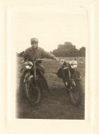 Moto Ancienne De Marque Modèle Type ? * Motos Motocyclette Transport * La Bernerie * Photo Ancienne 10.5x7.8cm - Motorräder