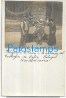 226111 PORTUGAL LISBOA COSTUMES FAMILY IN ZOOLOGICAL GARDEN POSTAL POSTCARD - Andere & Zonder Classificatie