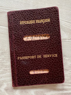 France 1959 Service Passport With Various Visas Passeport Reisepass Pasaporte Passaporto - Historische Documenten