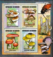 BURUNDI  2014  MNH  "MUSHROOMS" - Paddestoelen