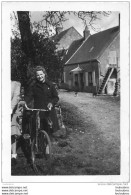 PHOTO ORIGINALE   FEMME ET SON VELO R1 - Lieux