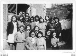 PHOTO ORIGINALE   GROUPE DE JEUNES FEMMES - Lieux